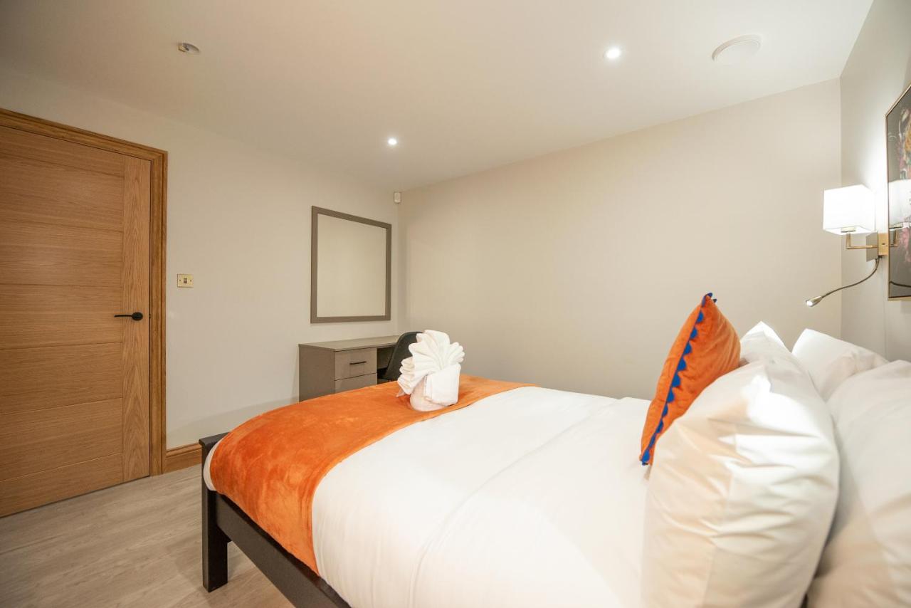Deluxe Two-Bedroom Apartment with Garden View