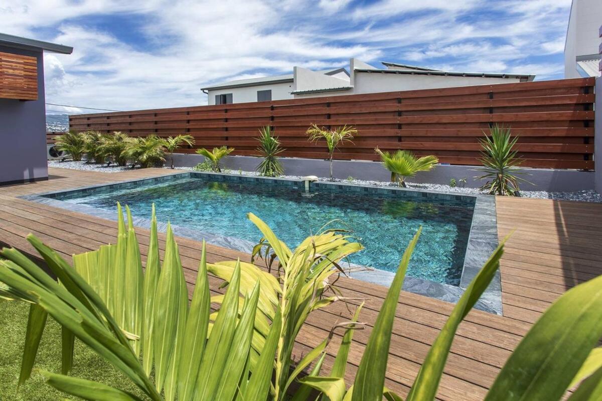 VILLA BELLEVUE classée 5 Étoiles - Villa 8 pers avec piscine chauffée à 8 min de l'aéroport de ST DENIS de la Réunion - Ferienwohnung