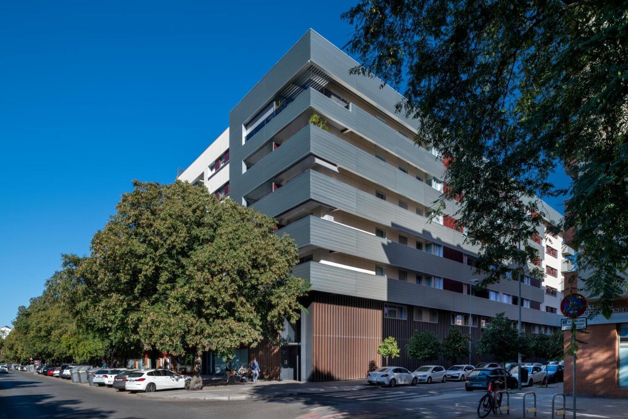 Four-Bedroom Apartment with Balcony