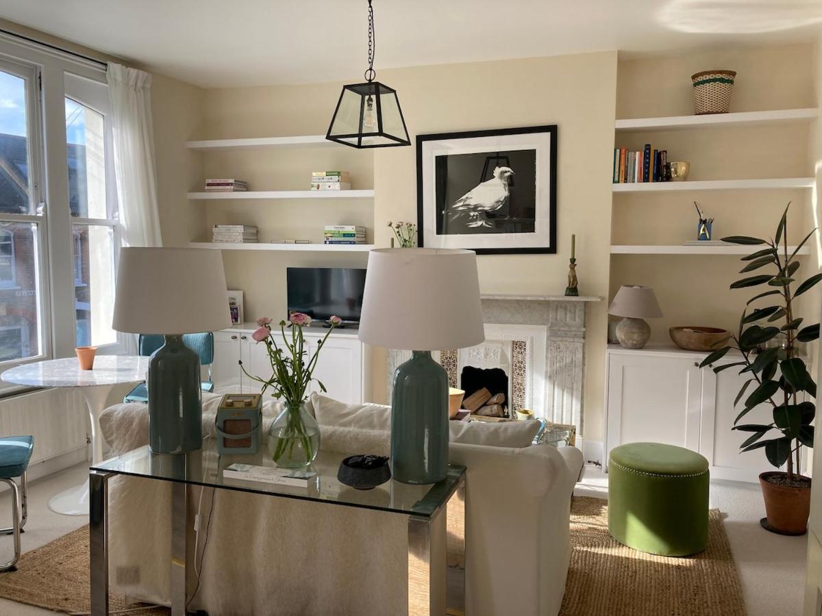 Pretty Putney flat close to the river - B&B