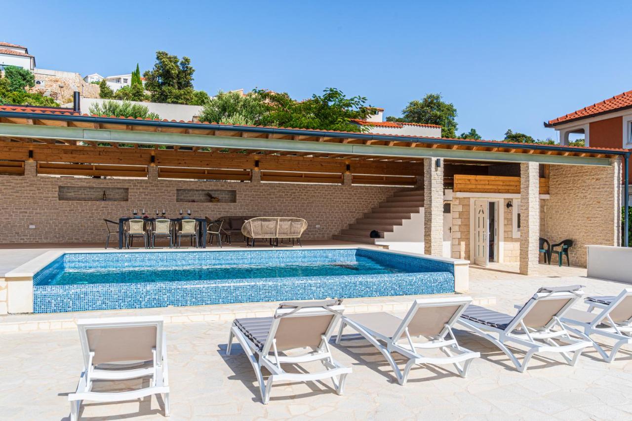 Beachfront Villa, 28 sqm Heated Infinity Pool, Open Sea Sunset Views - Villa Sunset - Bed and Breakfast Sevid