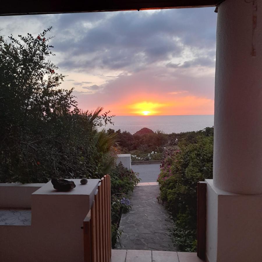 Casa Il Bergamotto - terrazza con vista tramonto - Bed and Breakfast Pollara