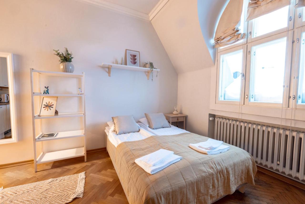 2ndhomes Compact Top Floor Studio in Erottaja - B&B