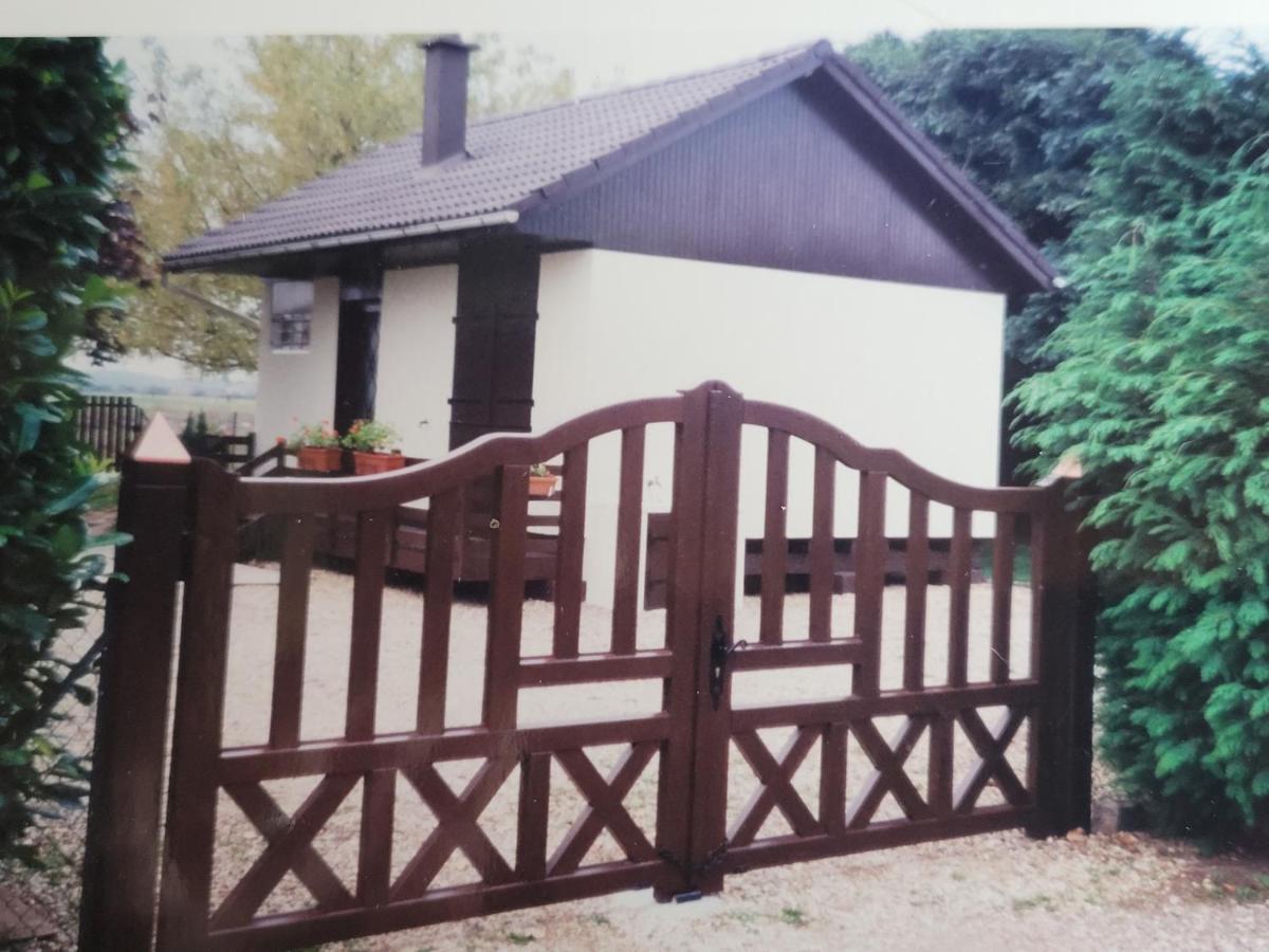 Chalet "chez Sara" au bord du canal - B&B