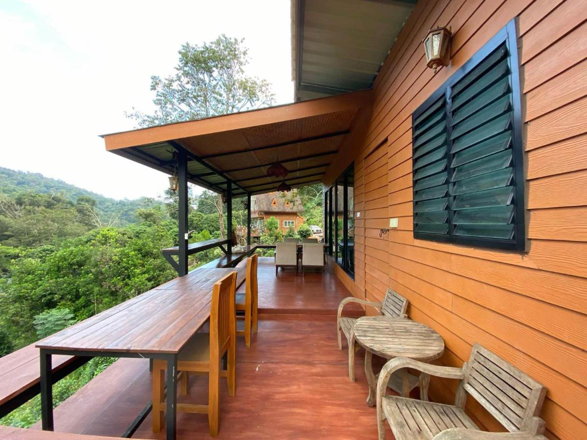 Habitación Triple con vistas a la montaña