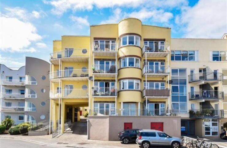 Stay by the Sea Salthill - Entire Apartment - B&B
