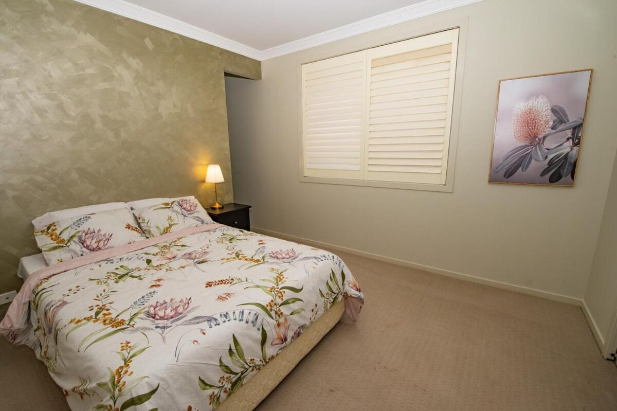 Entire 4 Bed Rooms Sanctuary - B&B West Hoxton