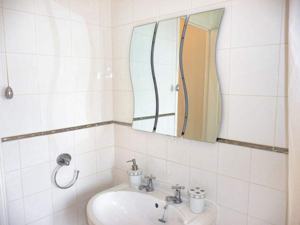 2 Bed House - Sleeps 4 - Parking - Pets - Garden - B&B Doncaster