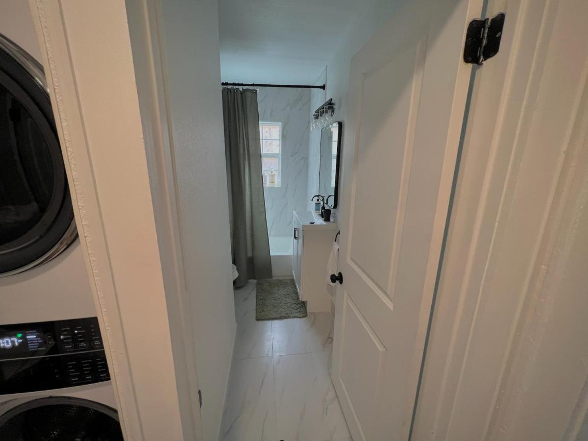 Long Term, Blackout Curtain, 2 Monitor, King Bed Room in 2 BR Home - B&B