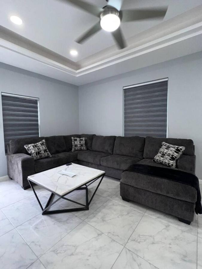 2BR Luxe Home Near Downtown Pharr - B&B