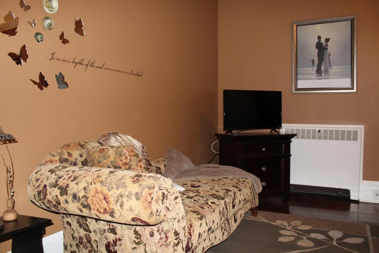 Standard Queen Room