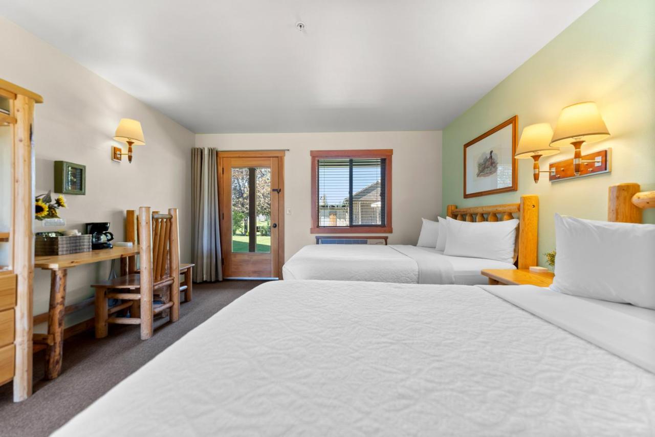 Deluxe Queen Room with Two Queen Beds