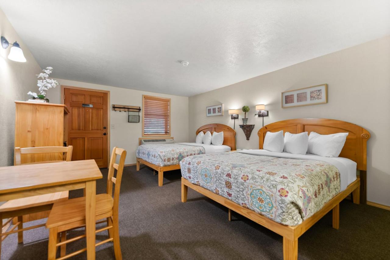 Budget Queen Room with Two Queen Beds