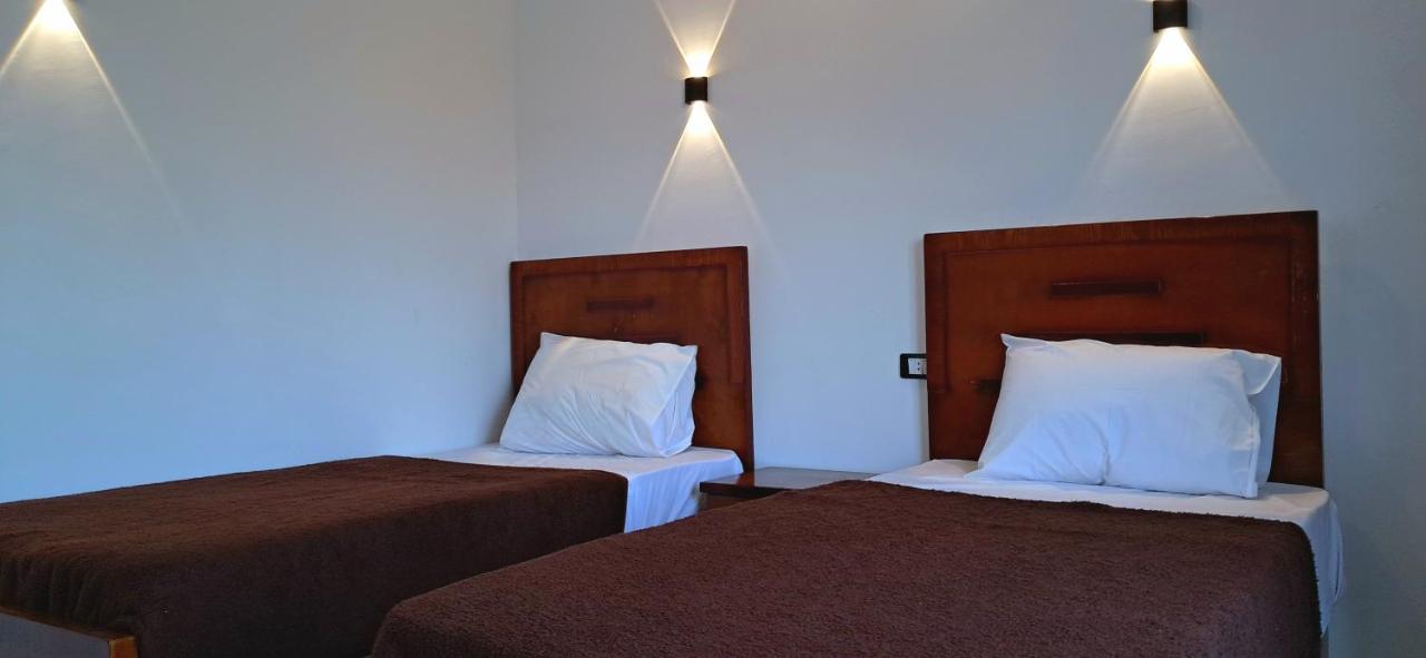 Appartamento con 2 Camere da Letto e Vista Piscina