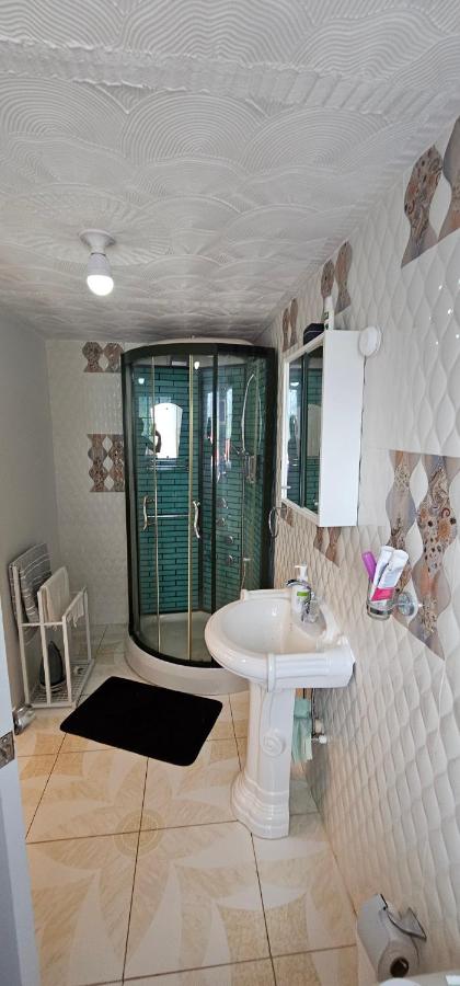 Driepersoonskamer met Eigen Badkamer