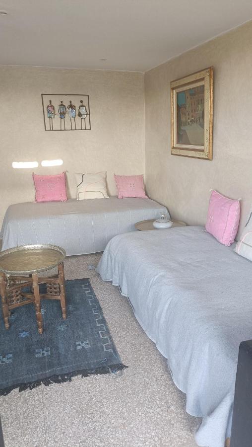 Jaune Triple Room