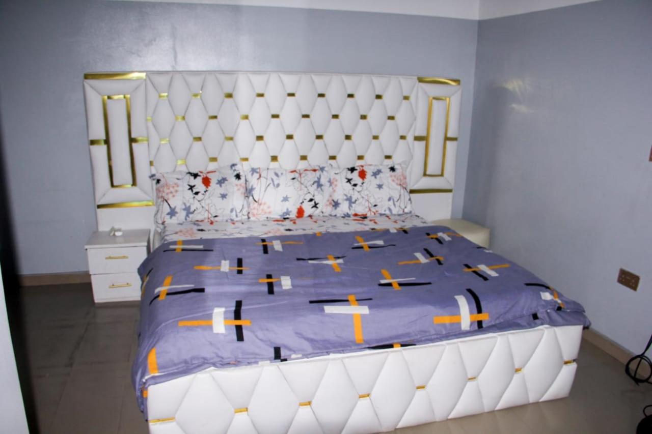 Whitney white 1bedroom shortlet apartment 24hr light Stadium Road N58,000 - Ferienwohnung Port Harcourt