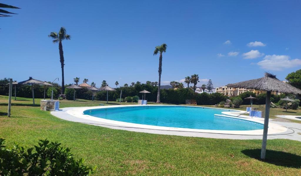 Apartamento en urbanización de primera linea de playa, Atlanterra Zahara de los Atunes - Chambres d'hôtes Zahara de los Atunes