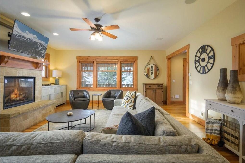 Luxe Winter Park Escape - 5BR with Hot Tub & Game Room - B&B Winter Park