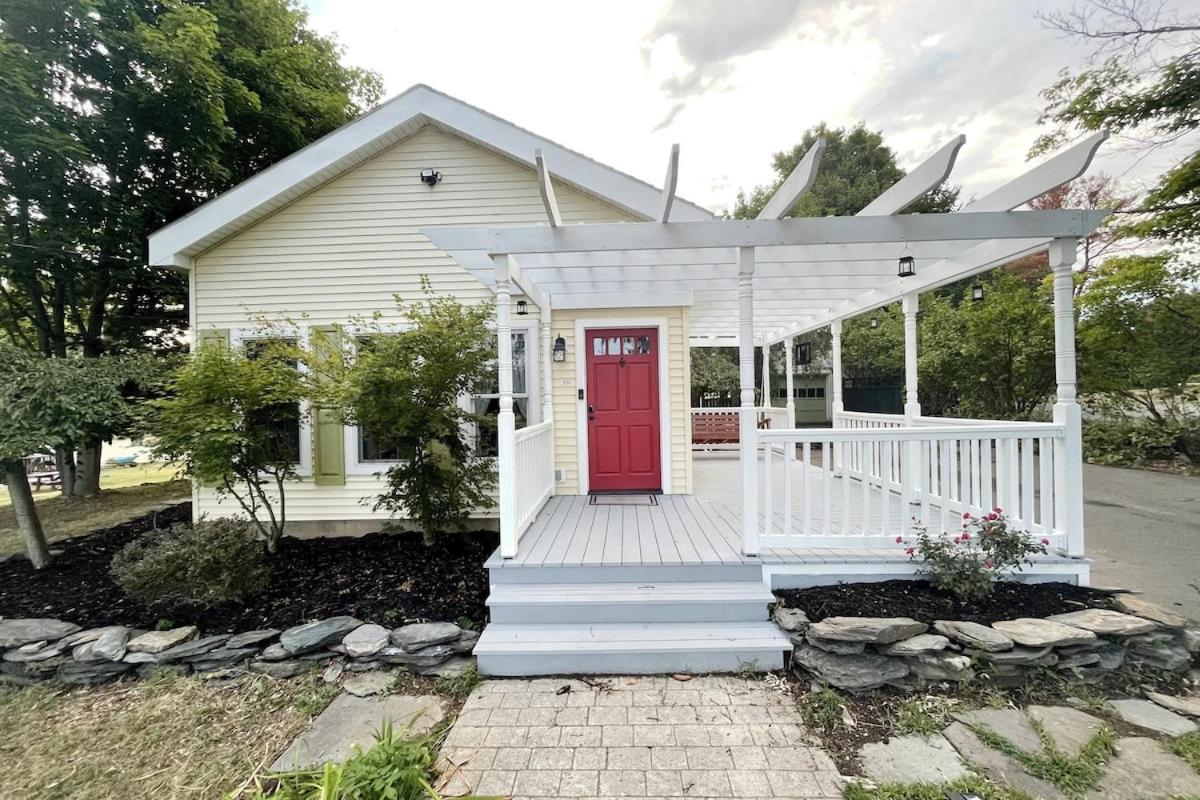 Bright, Airy Home in Hudson! - B&B