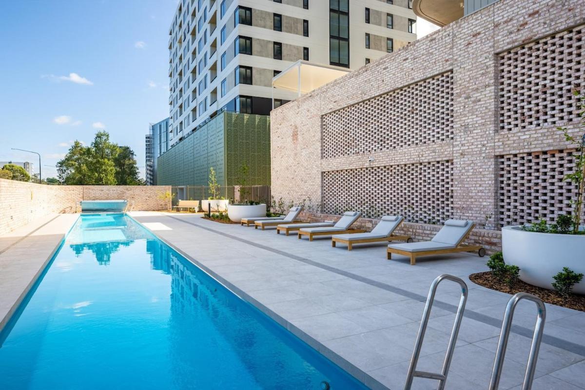 Modern 2 Bedroom Apartment in Phillip with Parking - B&B