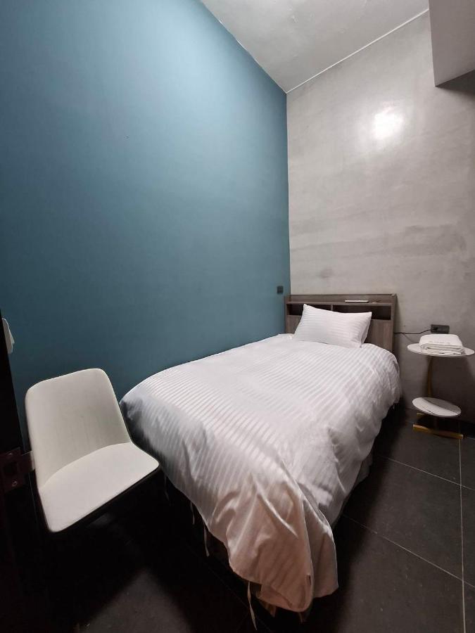 Single Room with Shared Bathroom