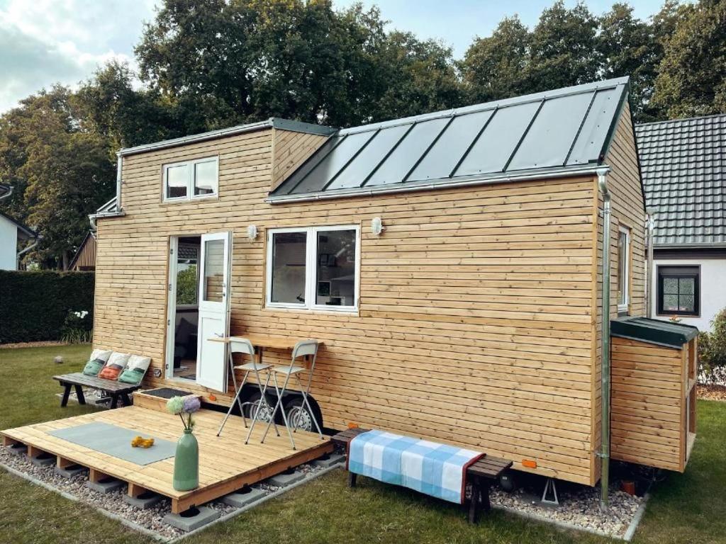 TINY HOUSE FLEESENSEE mit eigenem Garten und nur wenige Meter vom Seeufer - B&B