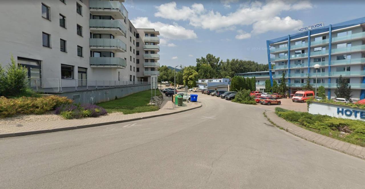 ALURE RESIDENCES 1 & 24h self check-in, free parking in front of the apartment building, new building, terrace, cafe with breakfast in the apartment building, next to the aqua park - B&B Banská Bystrica
