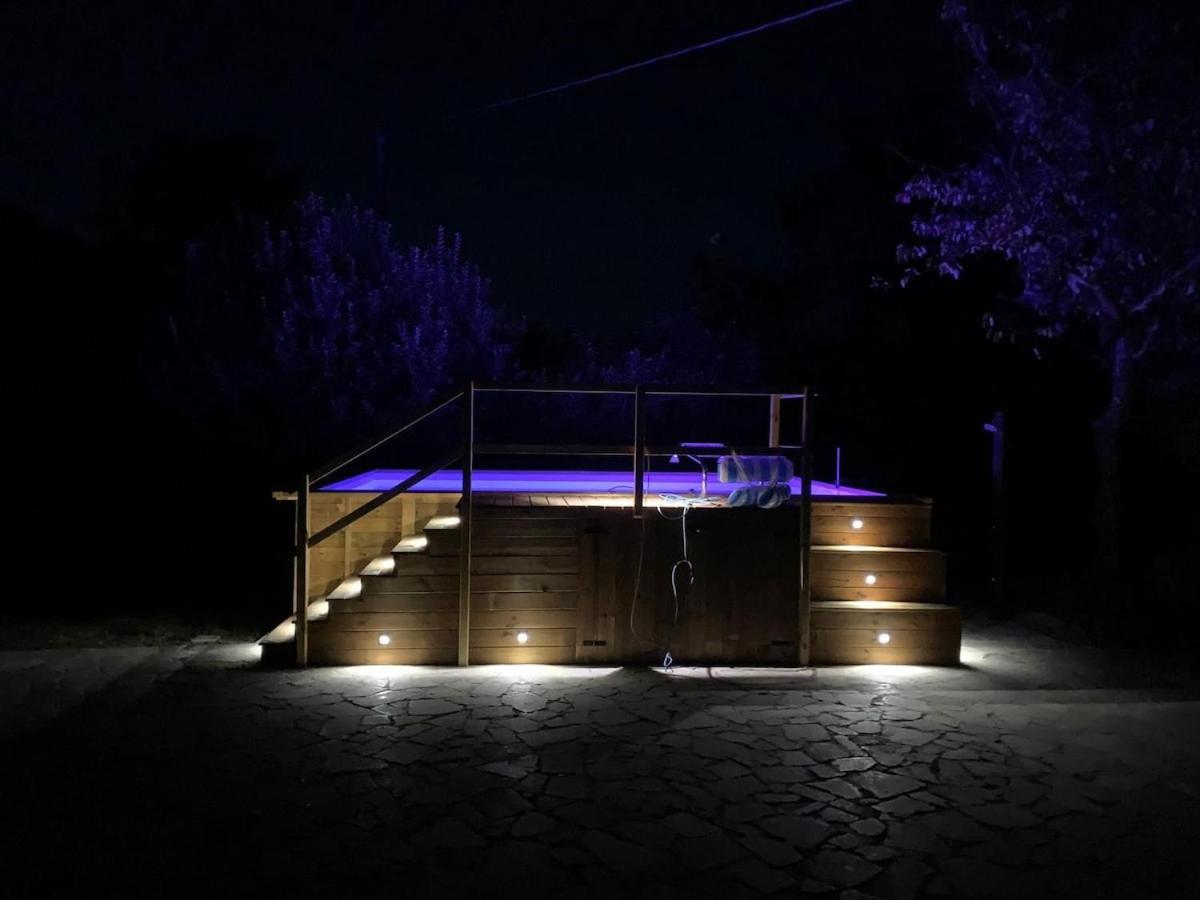 Villa Poesia, 7 pax with pool - B&B Tendola