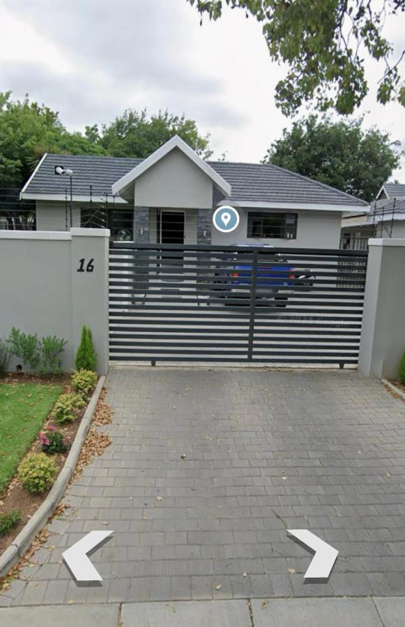Cozy Suburban Escape - B&B Benoni