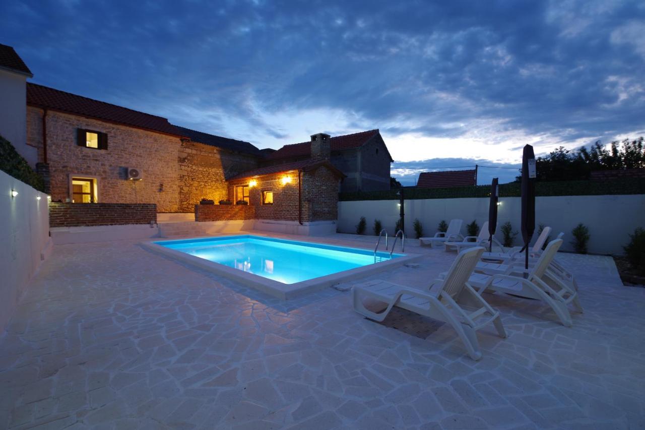 Villa Dora with private pool - B&B