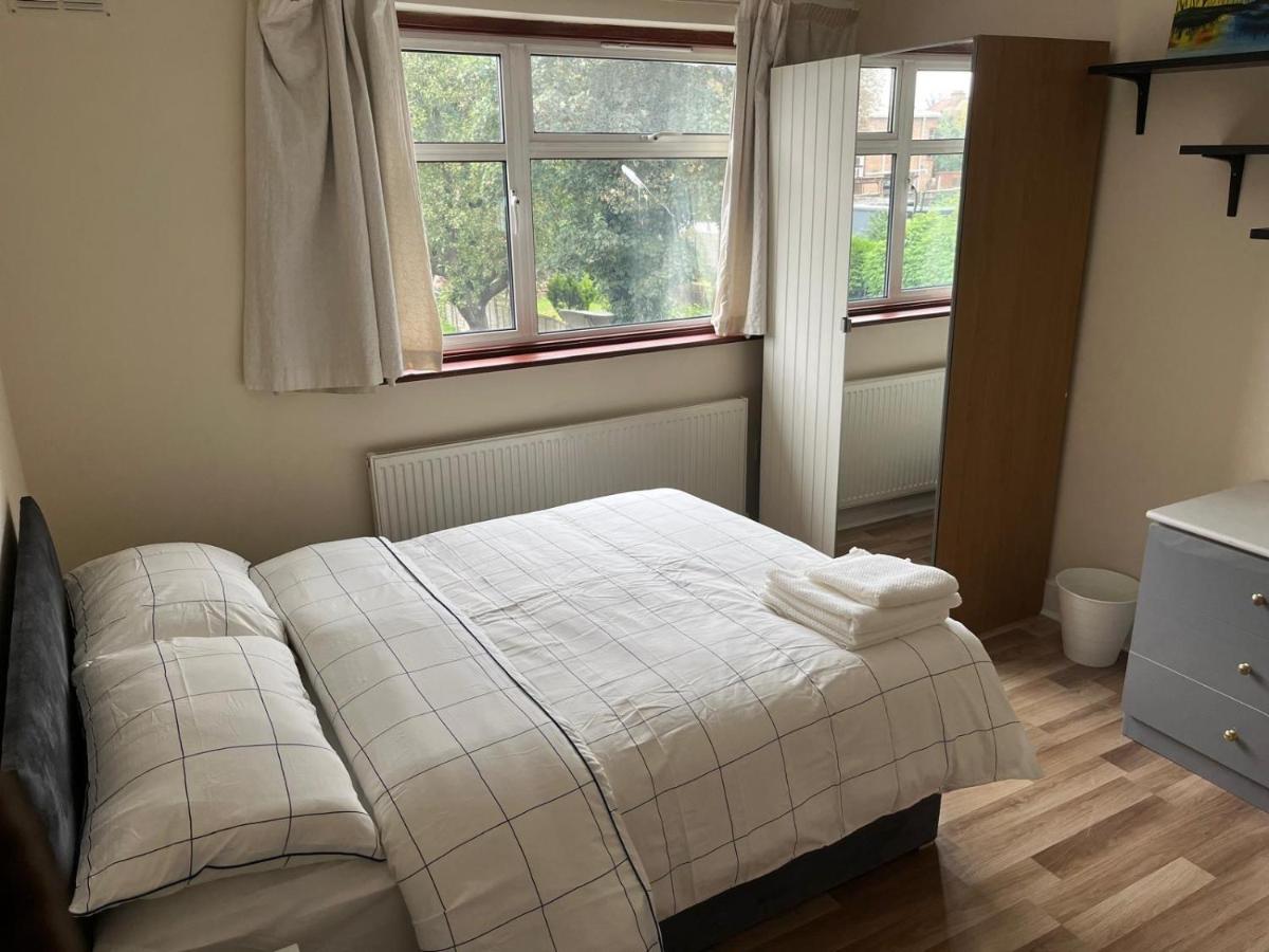 Double room in Wembley - Bed and Breakfast