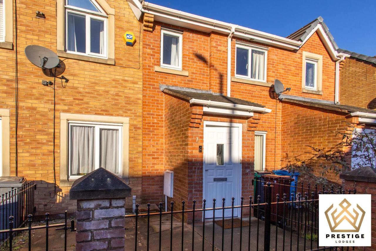 Manchester Home - City Centre - Parking - Full Kitchen - M60 - B&B