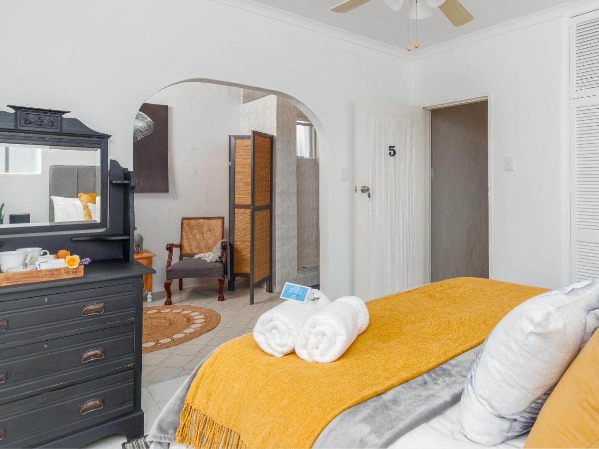 Luxury Queen Room