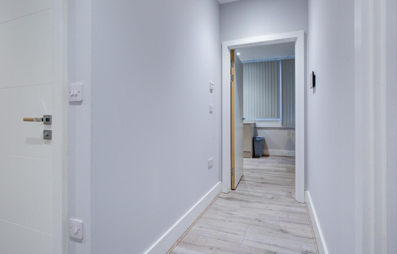 1 BR Flat - 6 Mins From Heathrow Airport - Flat 14 - B&B