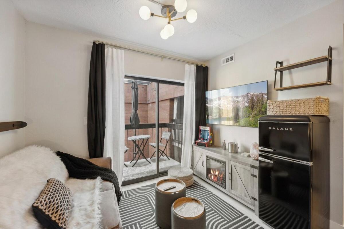 Ski-In/Out Mountain Bunker: Luxury Studio Sleeps 6 - B&B Park City
