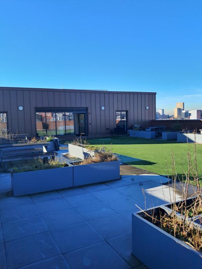 2Bed 2Bath Private Balcony, Superior Waterfront View Apt, Parking FREE WiFi 10mins Media City, Salford Quays, Old Trafford, City Centre - B&B