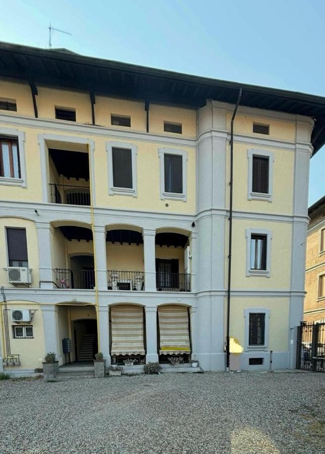 Casa Edoardo Rozzano Assago - Chambres d’hôtes