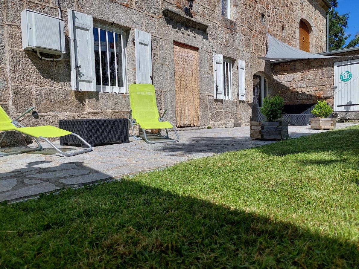 Maison de charme restaurée au bord d'un ruisseau avec terrasse, proche activités de plein air et confort moderne - Chambres d'hôtes Chaylot
