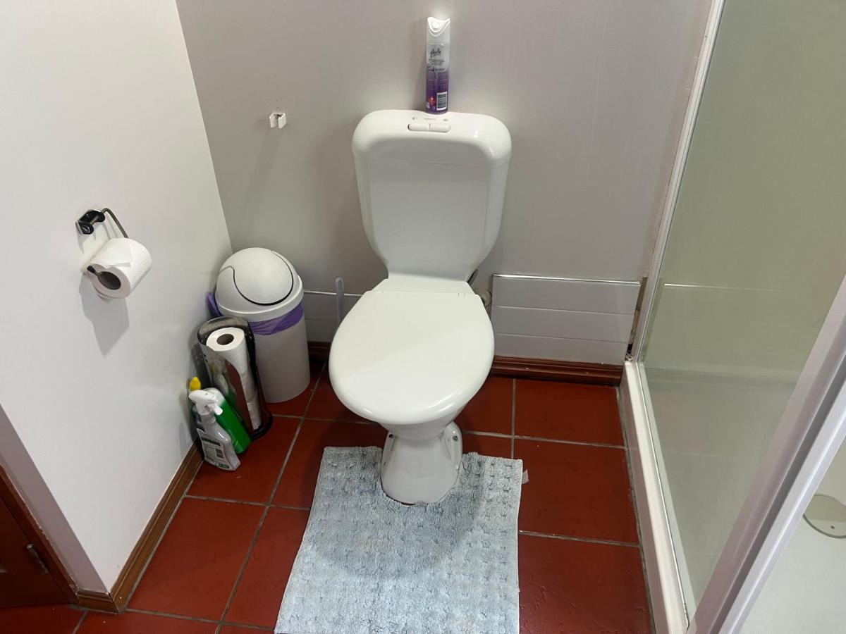 Affordable Double Room Walking Distance to Town - B&B