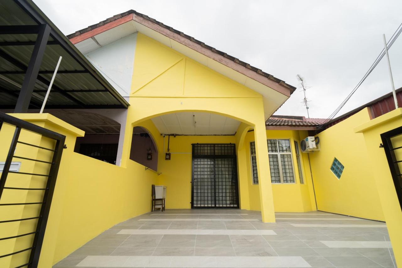 12pax Seri Skudai near UTM - Chambres d’hôtes Johor Bahru