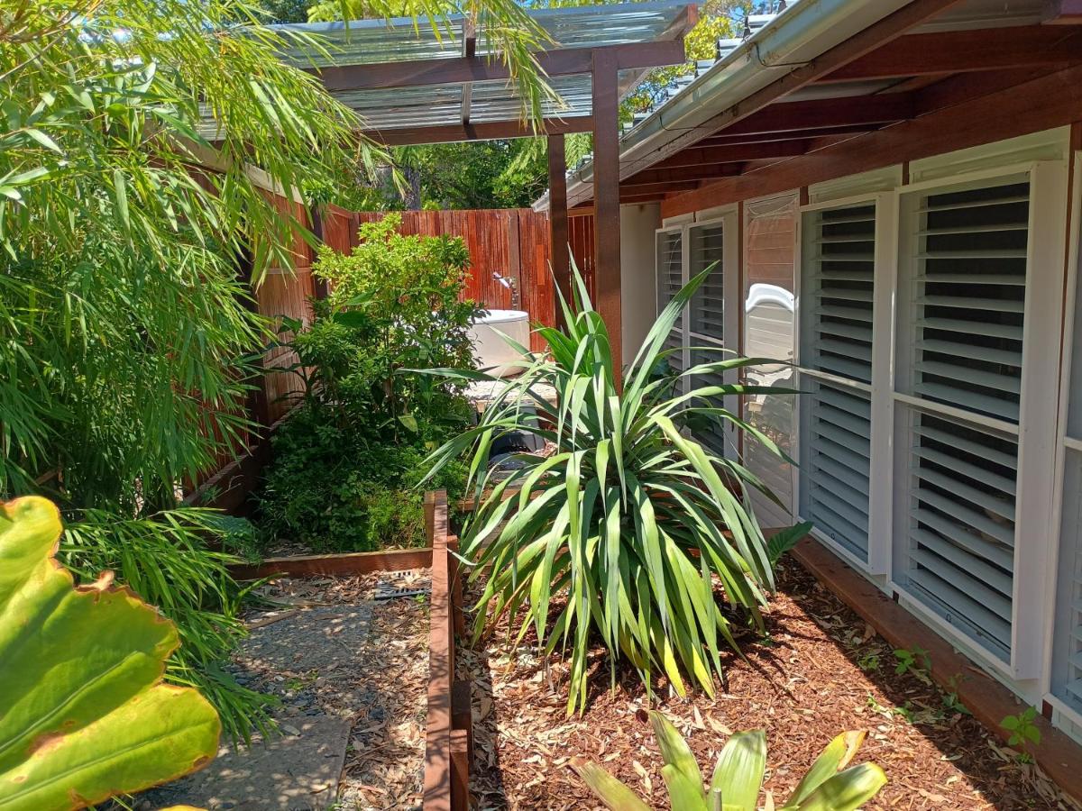 Romanic Garden View 1 bed Apartment with ocean views at Stanwell Tops - Chambres d’hôtes