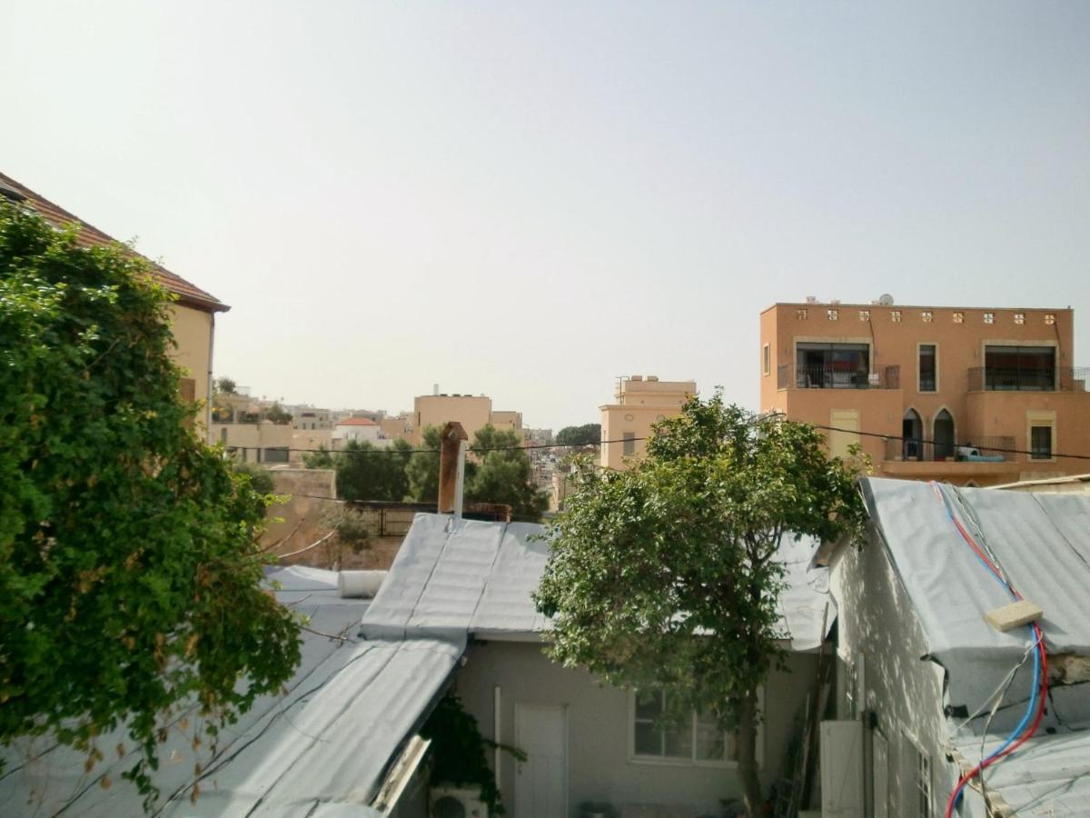 Charming Gallery Apartment Near Jaffa Port - Chambres d'hôtes Tel-Aviv