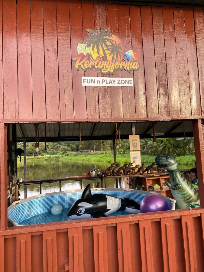 Kerlingfornia Pond View Homestay - B&B
