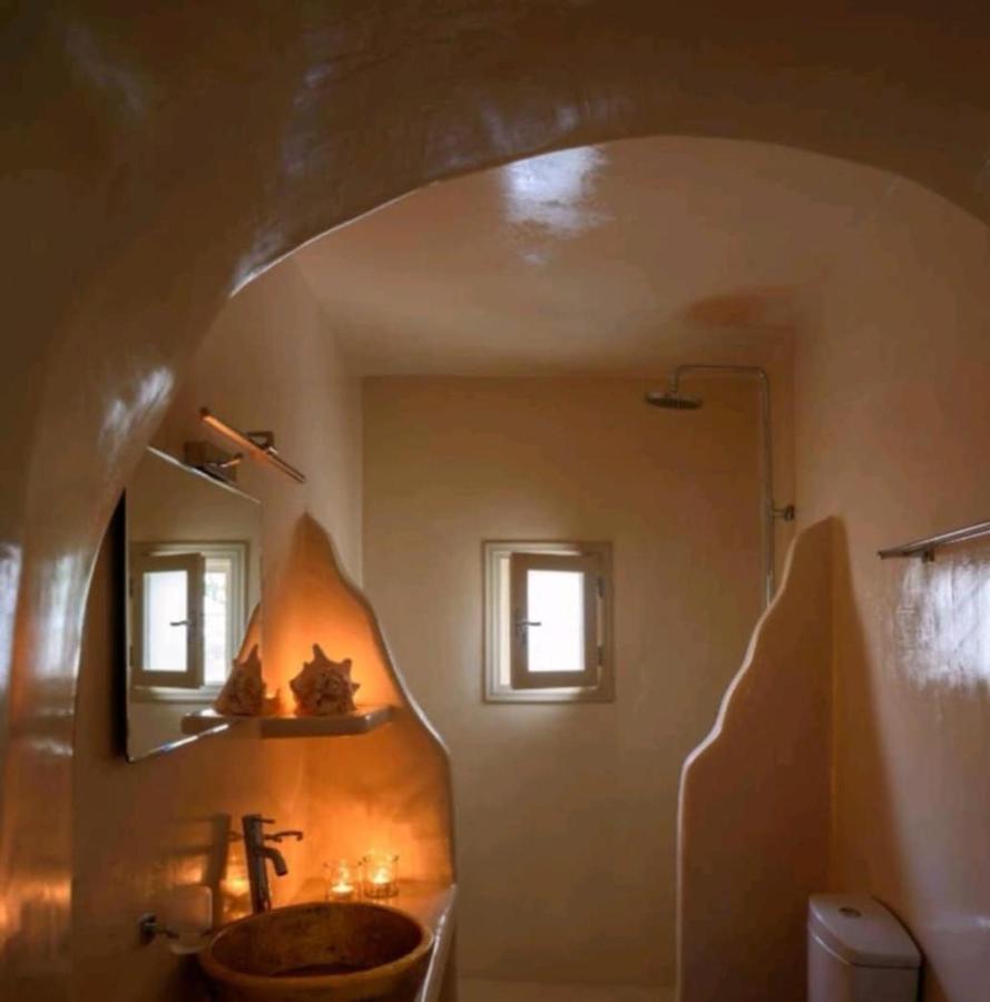 Cave House with Outdoor Jacuzzi (Annex)