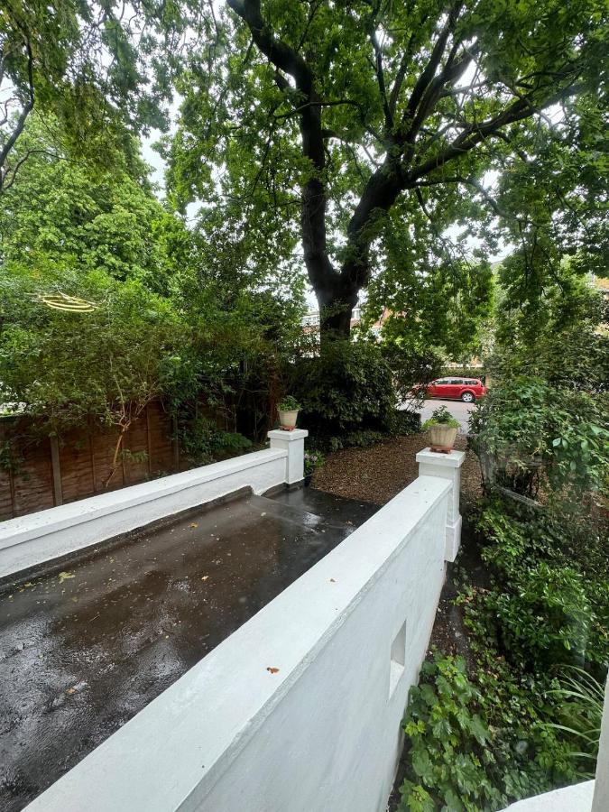 Exceptionally Large Newly-Refurbished 1-Bed Flat in Hither Green - Ferienwohnung London