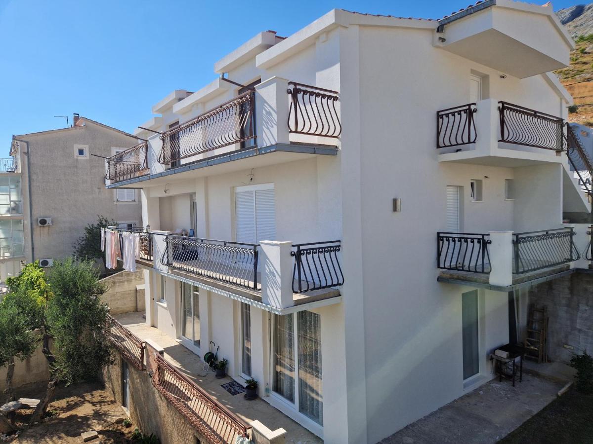 Apartment Lulu Omiš - Chambres d’hôtes