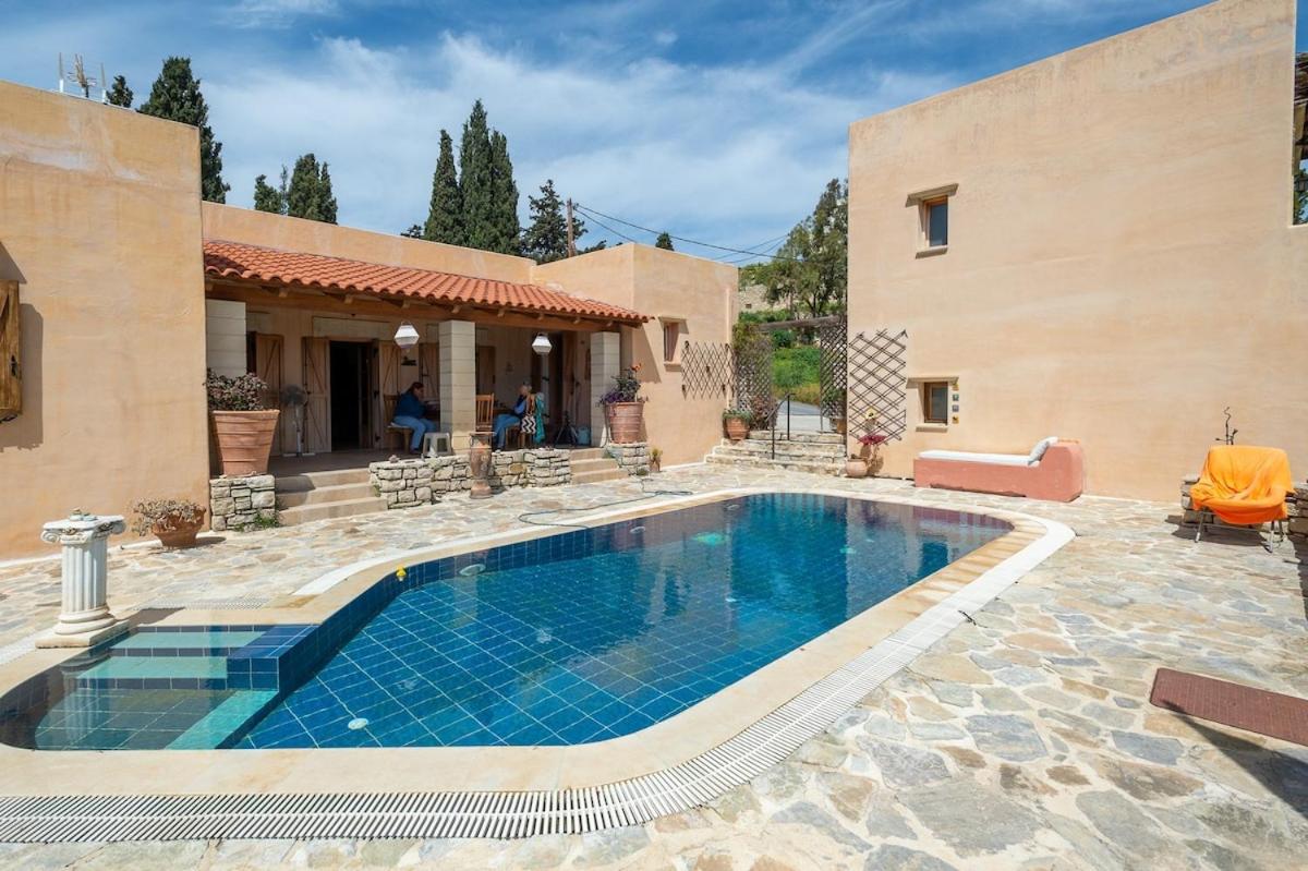 Koukouli Lower Studio Kamilari - Bed and Breakfast Kamilári