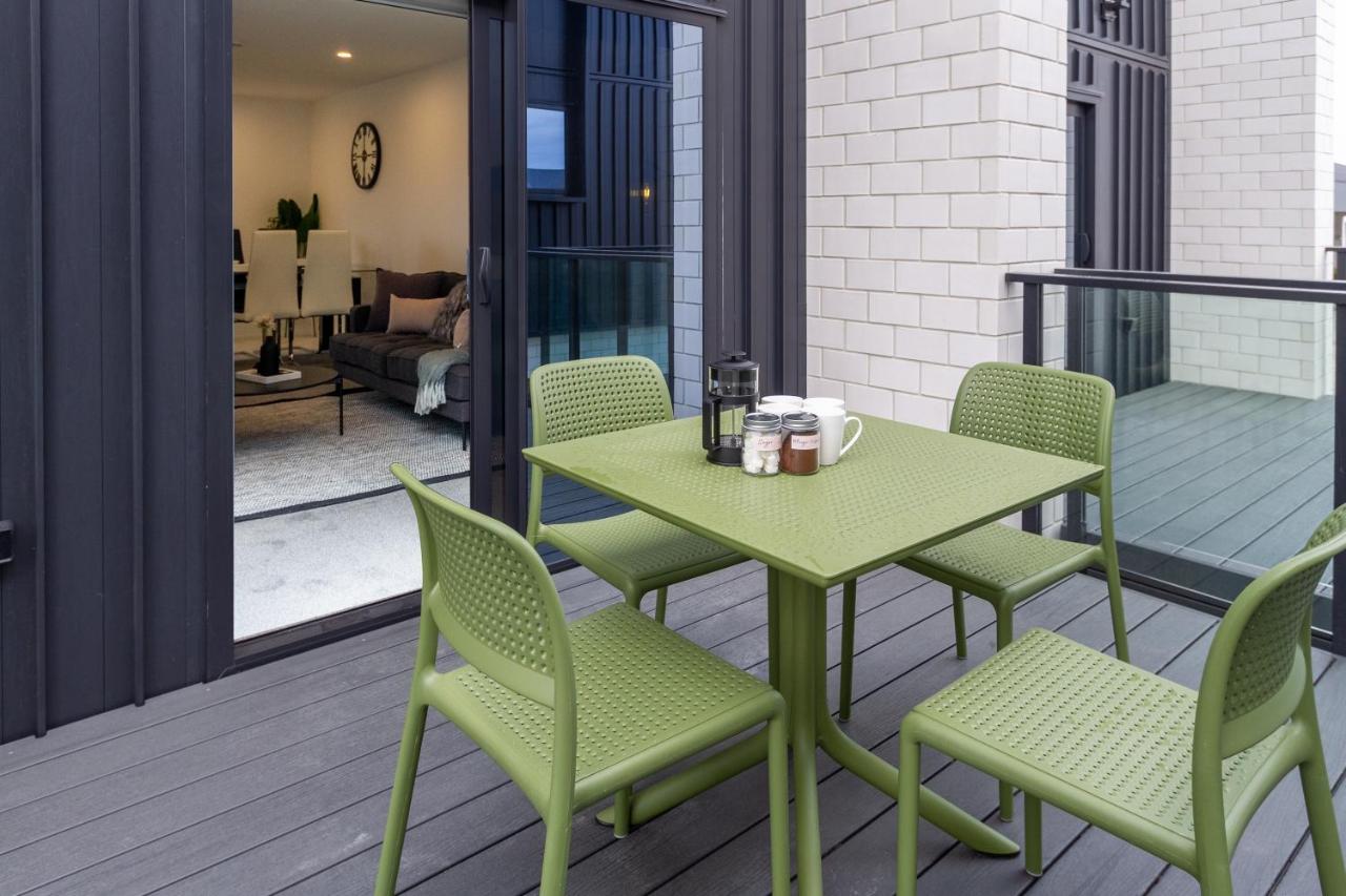 Bright Cityside 4BR Sunlit Balcony at Tuam St - B&B Christchurch