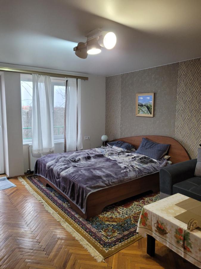 Vierpersoonskamer met Eigen Externe Badkamer
